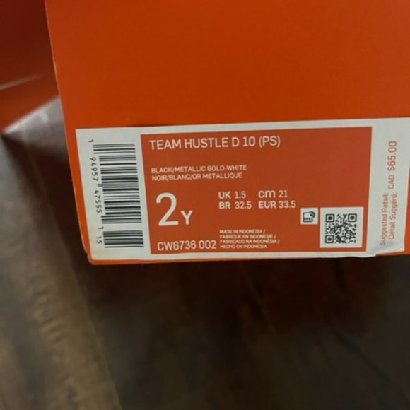 Nike Hustle - youth size 2, Nike Kids' Pre-School Team Hustle Basketball shoes - Picture 3 of 5